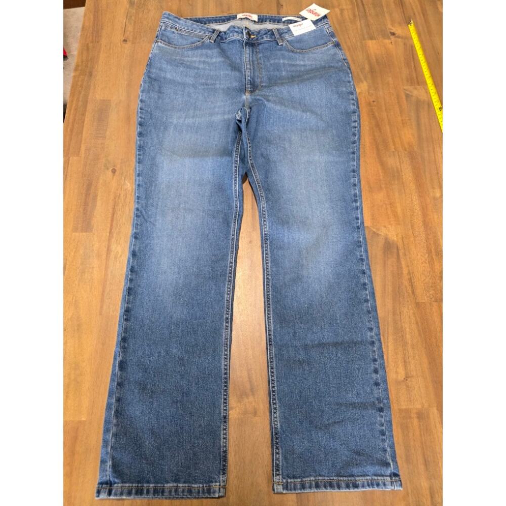 Wrangler High Rise True Straight Jeans Womens 18W x 32 Bootcut Denim NWT - Picture 2 of 7